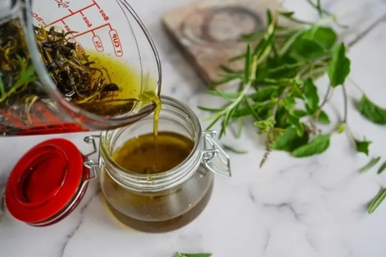 Aceite de romero: el secreto casero que revoluciona tu cabello y piel