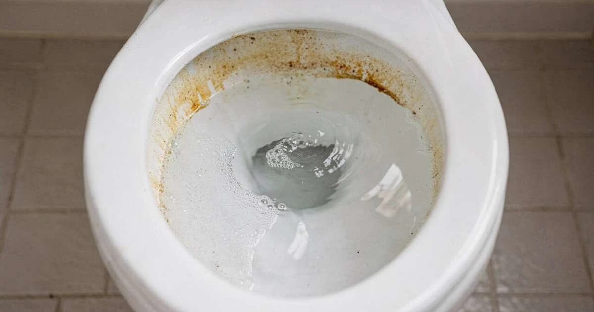 Cómo eliminar las manchas del inodoro para siempre: trucos caseros que funcionan