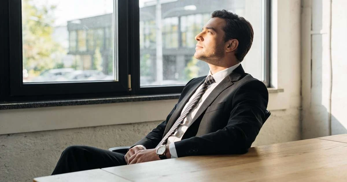 El gesto secreto que revela si alguien te miente (sin decir una palabra)