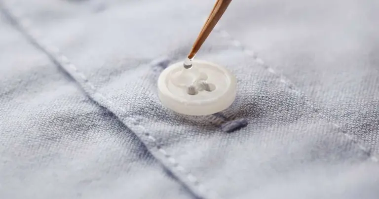 El Secreto Infalible: Cómo Usar Esmalte para Que Tus Hilos de Costura No se Deshilachen