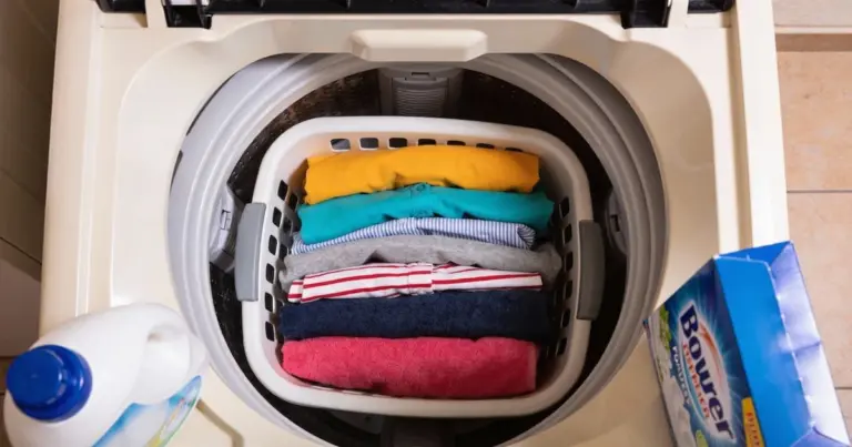 ¿Polvo o líquido? El secreto para darle vida a tus colores y proteger tu lavadora