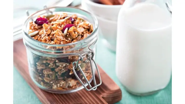 Yogur griego con semillas de lino: tu desayuno energético en 5 minutos