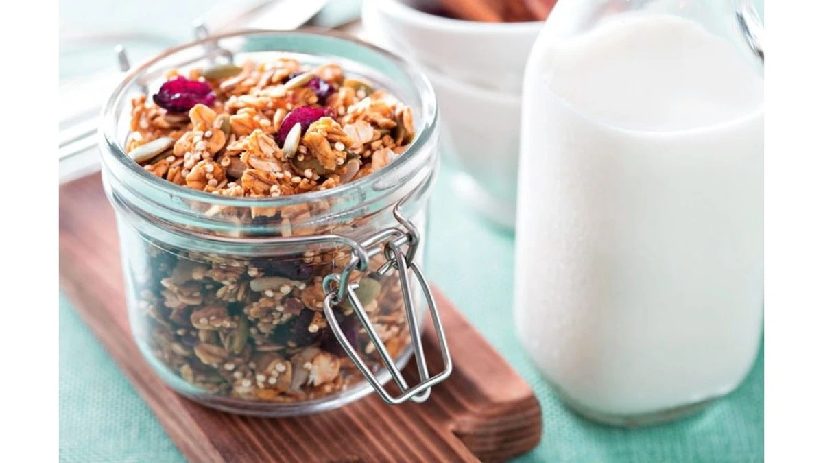 Yogur griego con semillas de lino: tu desayuno energético en 5 minutos