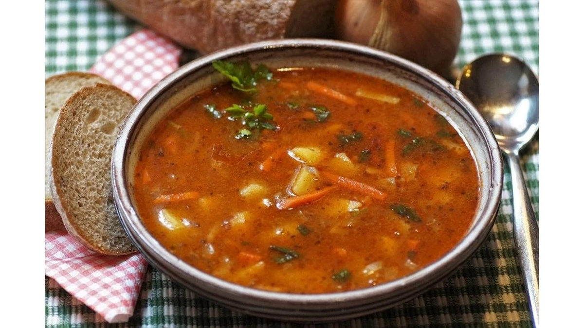 4 Trucos de Chef para Salvar una Sopa Demasiado Salada (¡Como en los Mejores Restaurantes!)