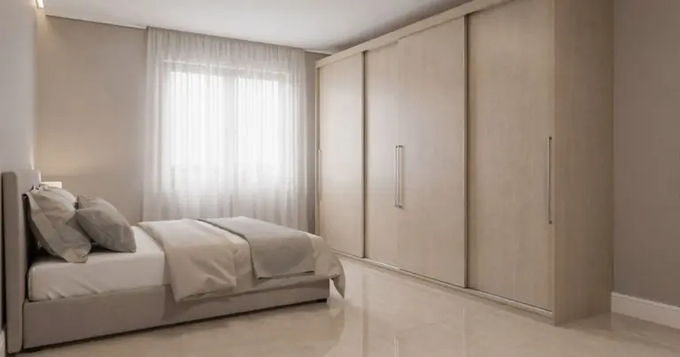 5 errores al comprar tu armario que te roban espacio valioso