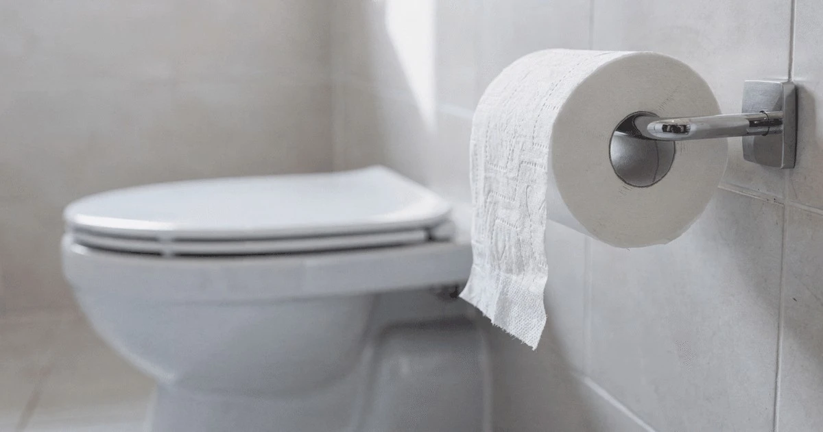 5 errores comunes al usar el papel higiénico que dañan tu salud íntima (y cómo evitarlos)