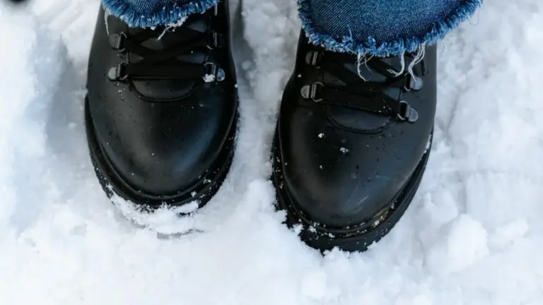 Adiós a las manchas de sal en tus zapatos: el truco de cocina que los dejará como nuevos