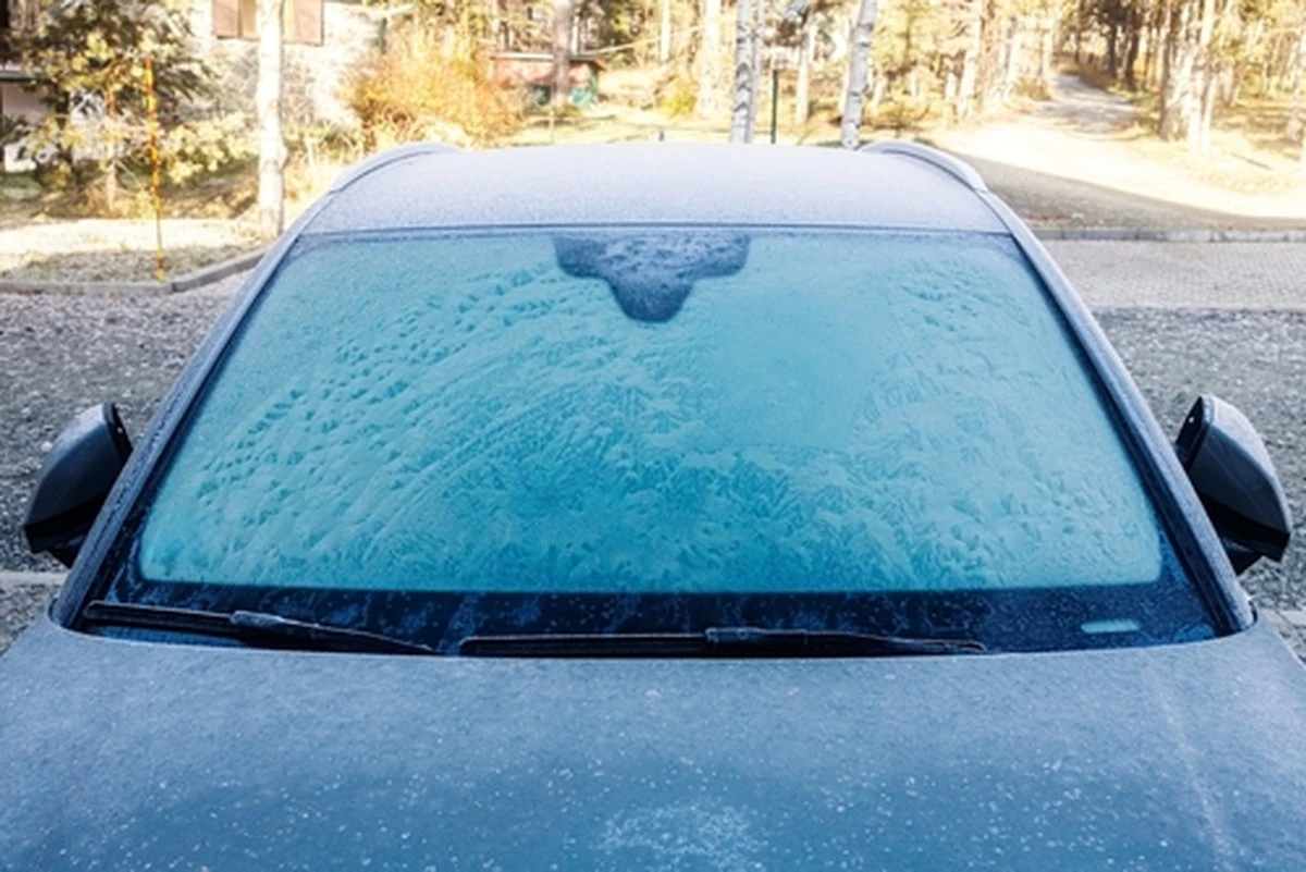 Cinco minutos al volante y directo al hospital: cómo resfriarte en invierno sin salir de casa