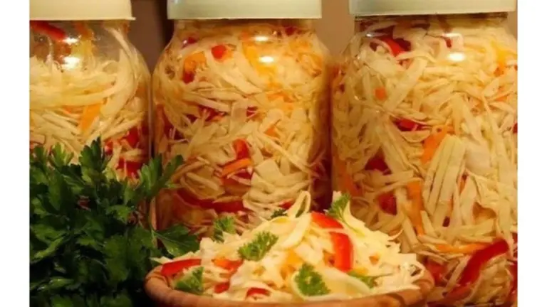 Coleslaw rápido en 3 horas: crujiente, ácido y sin cocinar