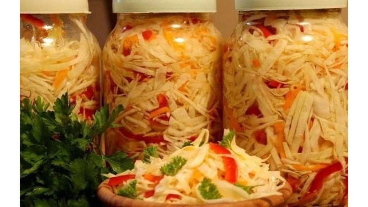 Coleslaw rápido en 3 horas: crujiente, ácido y sin cocinar