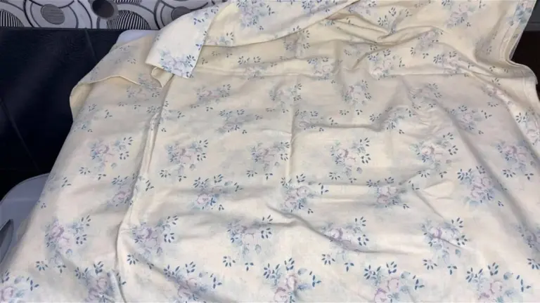 Devuelve la suavidad a tu ropa de cama vieja: el truco de los 2 cucharones a 30 grados