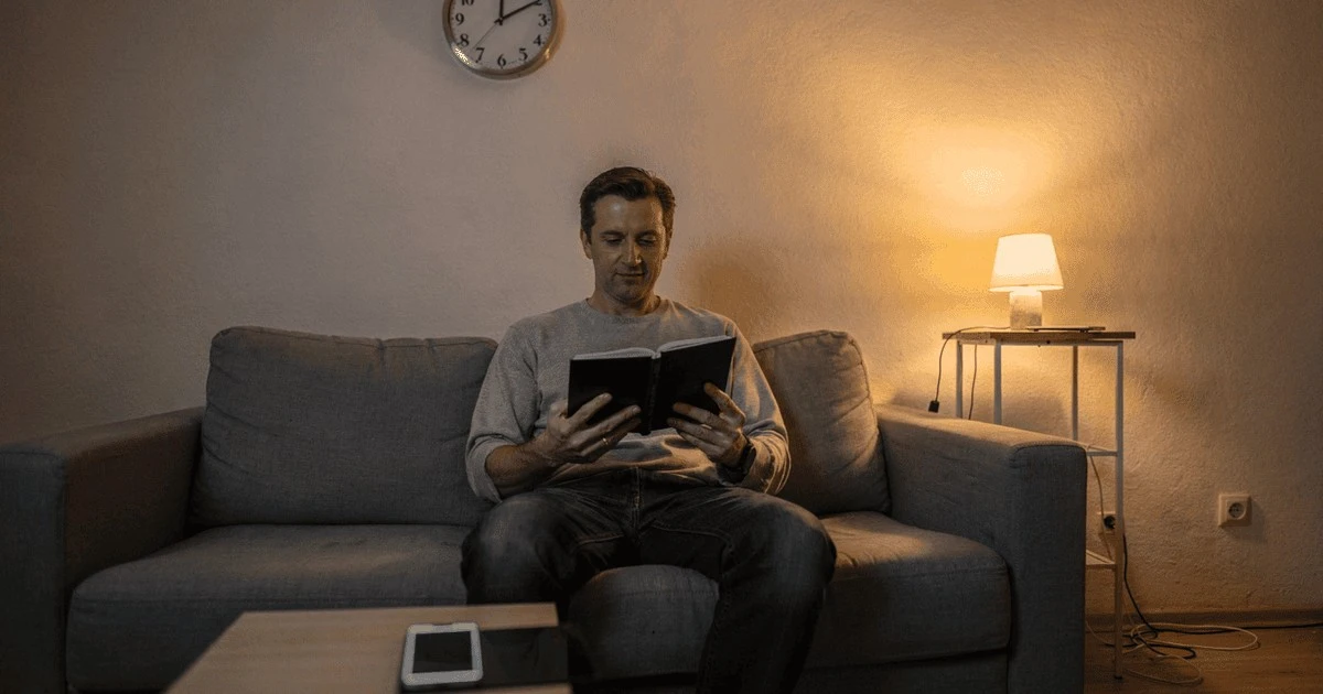 Di adiós al agotamiento mental: la técnica de desapego digital que te devuelve la paz