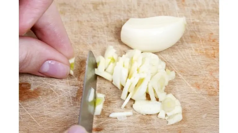 El ajo crudo: cómo tu cuerpo reacciona y los beneficios ocultos