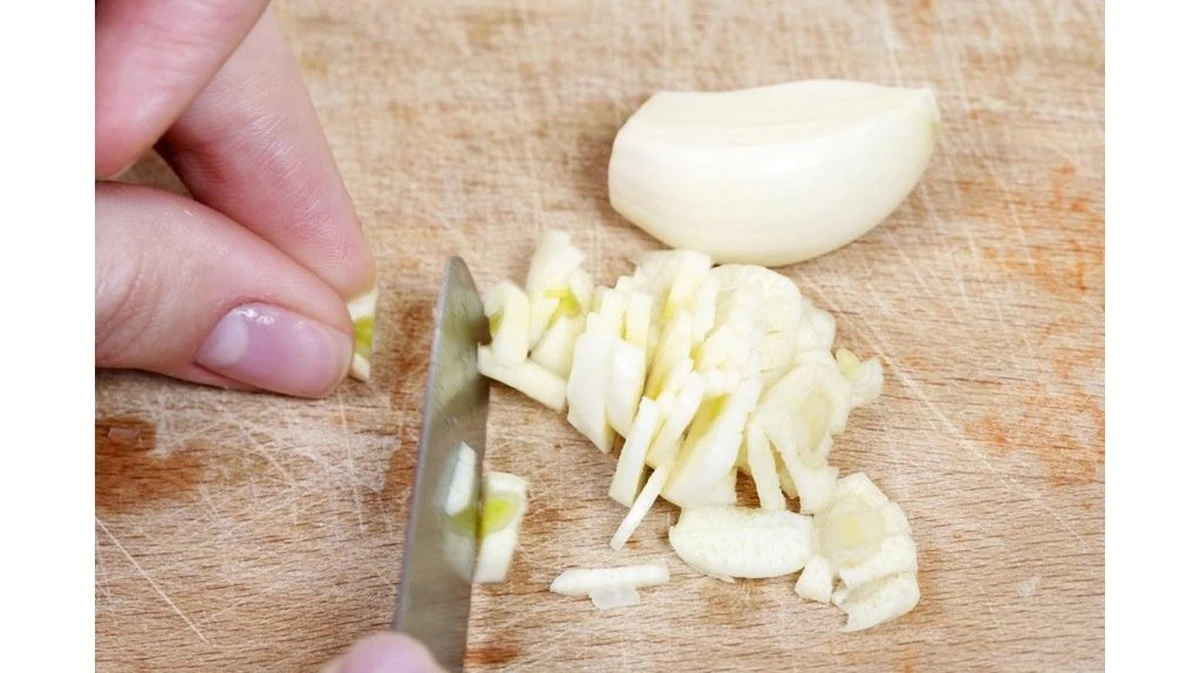 El ajo crudo: cómo tu cuerpo reacciona y los beneficios ocultos