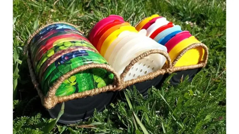 El ingenioso truco del hombre con tapas de frascos que pondrá orden en tu garaje y cocina