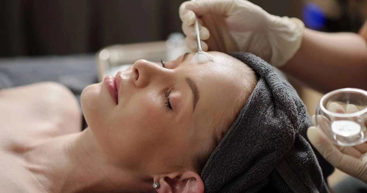El precio oculto del peeling: descubre cuánto cuesta renovar tu piel en 2026