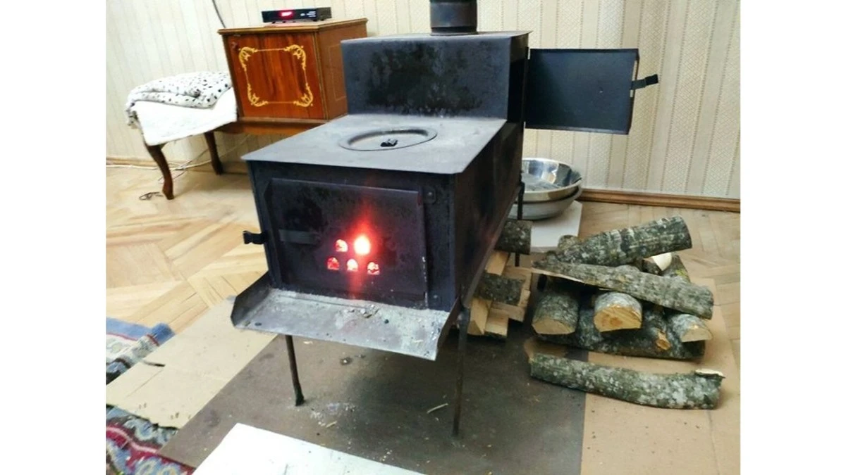 El truco de 3 segundos de un maestro para que tu chimenea de leña nunca humee