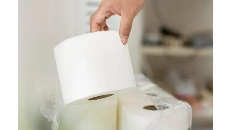 El truco del rollo de papel higiénico que sorprendió a un hotel y ahora usan todos