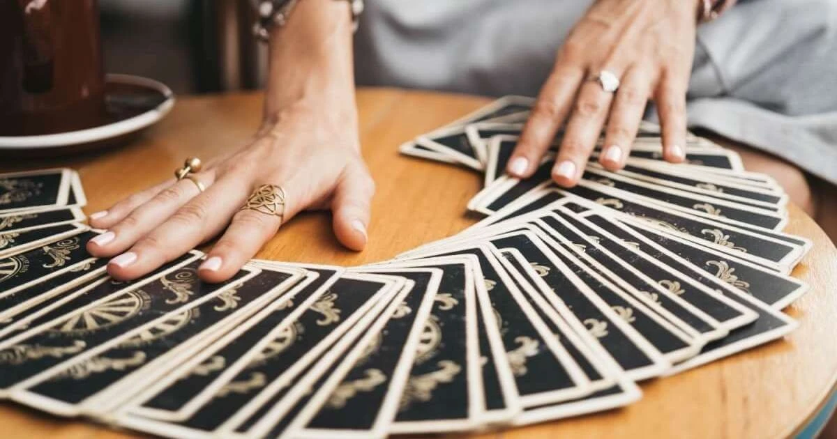 Horóscopo del Tarot: Tu Guía Estelar para el 17 de Febrero de 2026