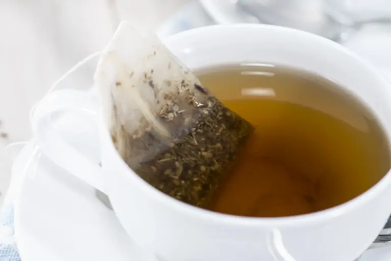 La infusión casera que tu abuela usaba para aliviar la hinchazón abdominal