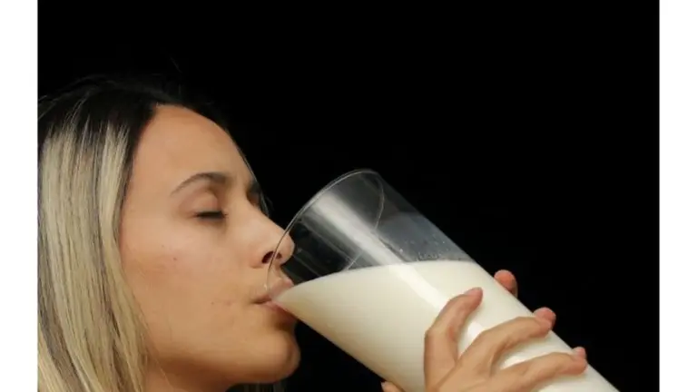 La verdad oculta sobre la leche de avena: qué le falta y por qué tu dietista te lo querrá decir