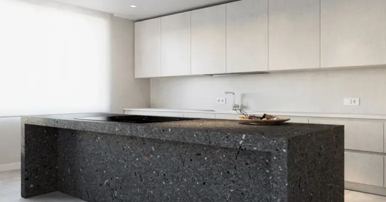 Papel que parece pedra? Descubre la encimera sostenible que arrasa en 2026