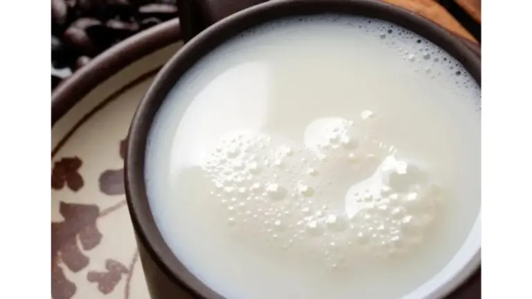 Por qué bebí leche tibia cada noche durante un mes y cómo cambió mi cuerpo