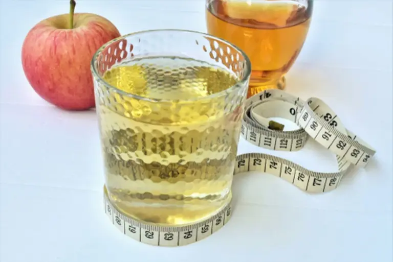 Por qué tu bebida matutina con vinagre de sidra de manzana te está haciendo daño (y cómo arreglarlo)