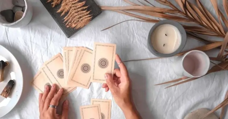 Tarot del día: las 12 predicciones clave para el 9 de febrero de 2026