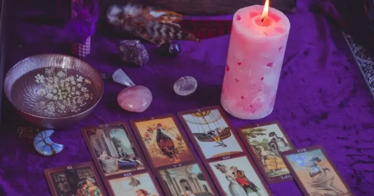Tarot del día: predicción para los 12 signos el 18/02/2026