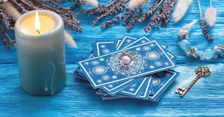 Tarot del día: Revelaciones internas y cambios para los 12 signos el 12 de febrero de 2026