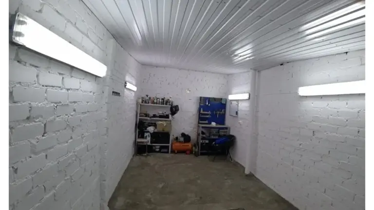 Tu vecino resolvió el problema de condensación del garaje en un fin de semana, ¡y ahora todos lo imitan!