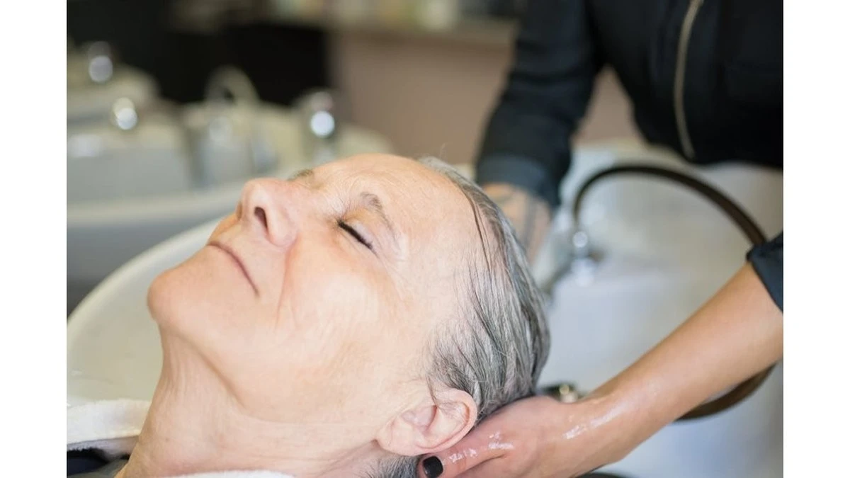 3 gotas de ácido en tu champú: mi cabello de 55 años comenzó a crecer como en mi juventud