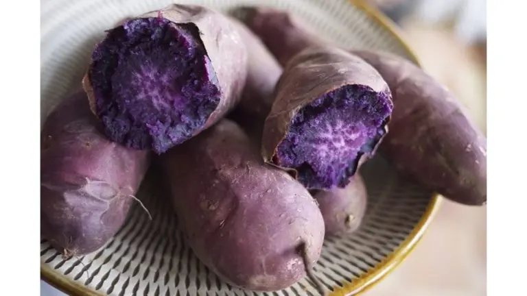 Cultivo de papas violetas: el secreto detrás de las 8€ por kilo y por qué tu vecino querrá tus semillas.