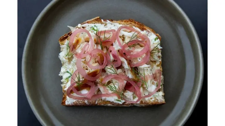 El truco secreto de los restaurantes mexicanos: así preparas cebollas rosas en casa