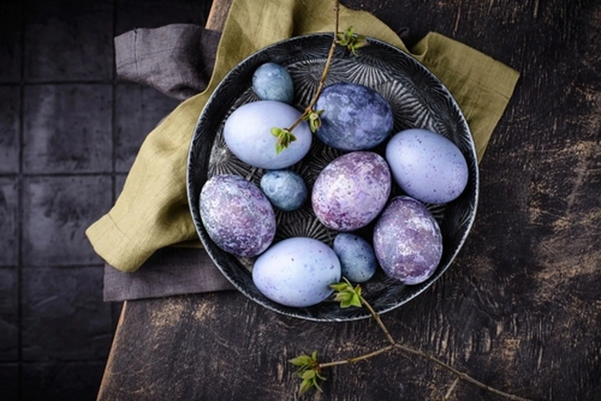 Hibisco: el secreto para huevos morados de Pascua, no rojos