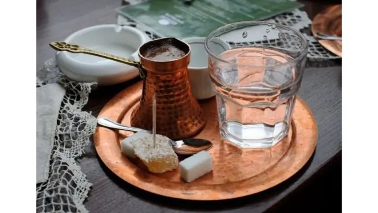 ¿Por qué corres al baño después del café? No es una enfermedad, ¡es tu cuerpo!