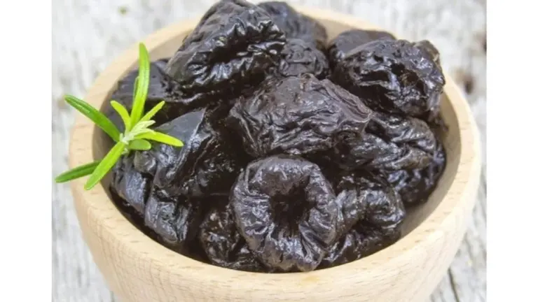 Por qué tu médico te podría recomendar 5-10 ciruelas pasas al día en lugar de pastillas