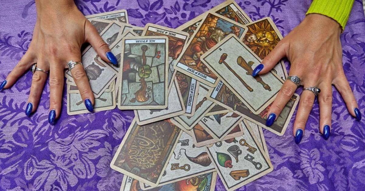 Tarot del 1 de marzo de 2026: Tu horóscopo diario para los 12 signos